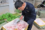 Chở mỗi thùng thịt thối được 150 nghìn đồng